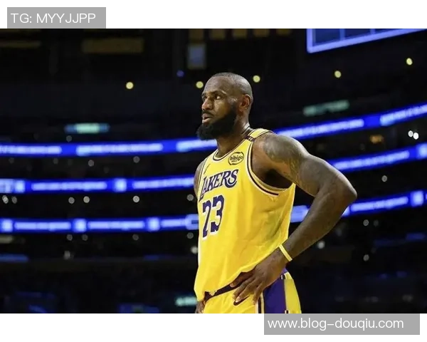 夏季联赛精彩对决开拓者与湖人谁能笑到最后