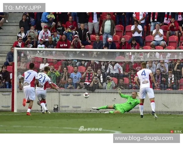 布拉格与巴特的精彩对决揭示足球战术与团队合作的完美结合 布拉格与巴特的精彩对决揭示足球战术与团队合作的完美结合