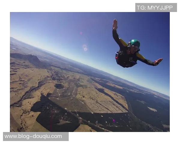 成都极限运动队在世界攀岩锦标赛中以70分领先全场表现出色